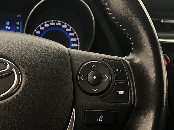 Toyota Auris 18 of 30