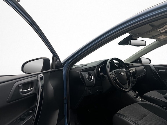 Toyota Auris 10 of 30
