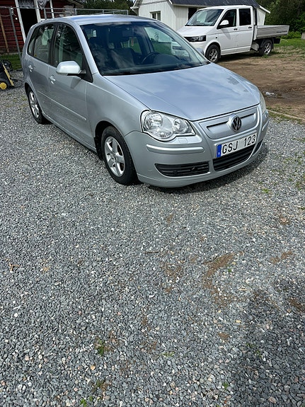 Volkswagen Polo 2 of 5
