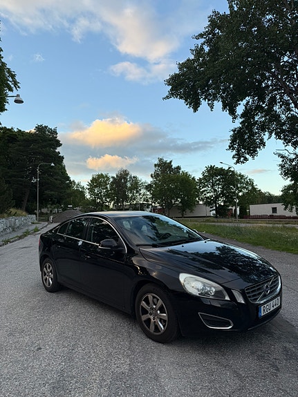 Volvo S60 4 of 5