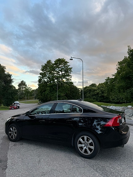 Volvo S60 2 of 5