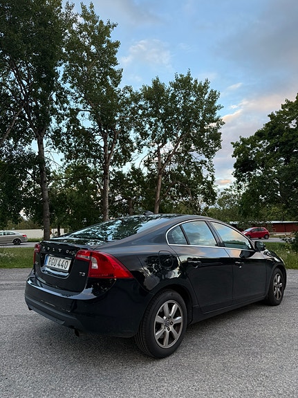 Volvo S60 3 of 5