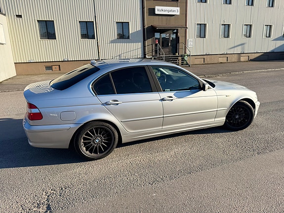 BMW 330i 5 of 5
