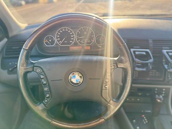 BMW 330i 8 of 9