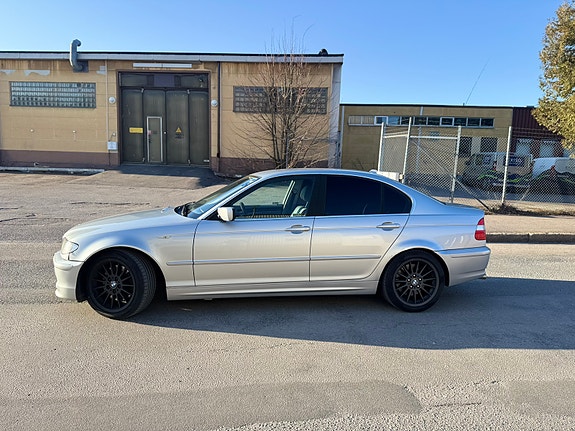 BMW 330i 2 of 5