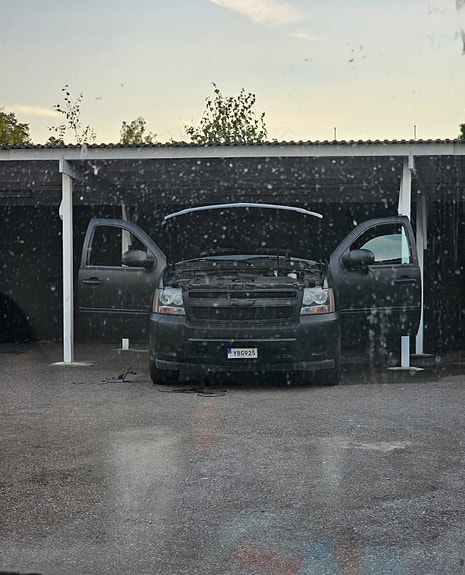 Chevrolet Suburban 12 of 12