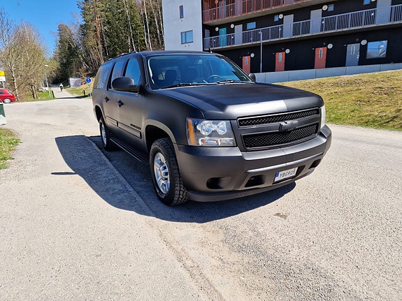 Chevrolet Suburban 5 of 5