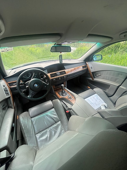 BMW 520d 3 of 5