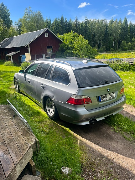 BMW 520d 2 of 5