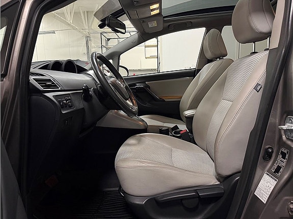 Toyota Verso 3 of 5