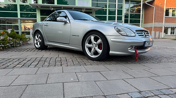 Mercedes-Benz SLK230 4 of 8