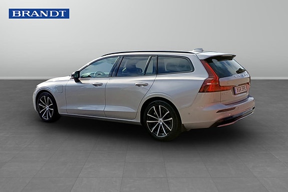 Volvo V60 2 of 5