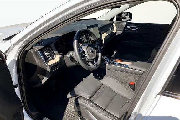 Volvo XC60 5 of 9