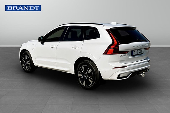 Volvo XC60 2 of 9