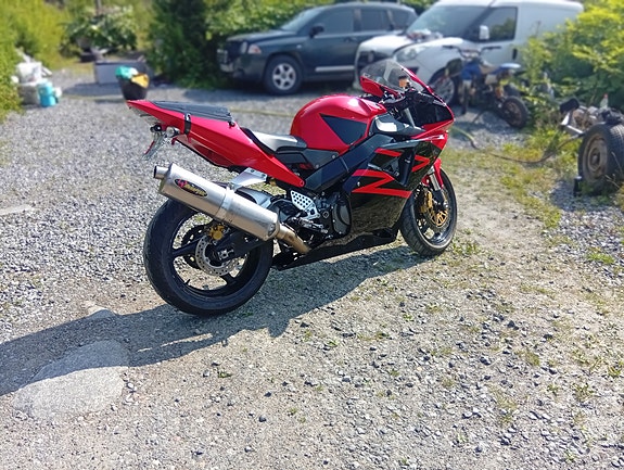 Honda CBR900RR 9 of 10