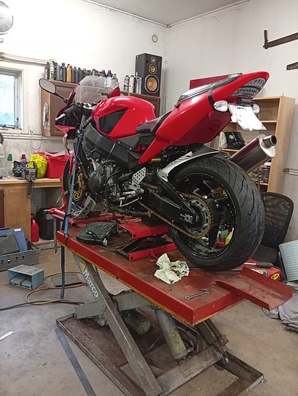 Honda CBR900RR 7 of 10