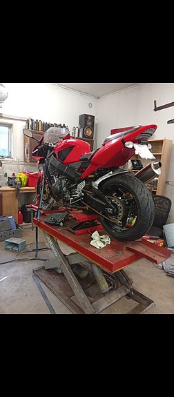 Honda CBR900RR 5 of 10