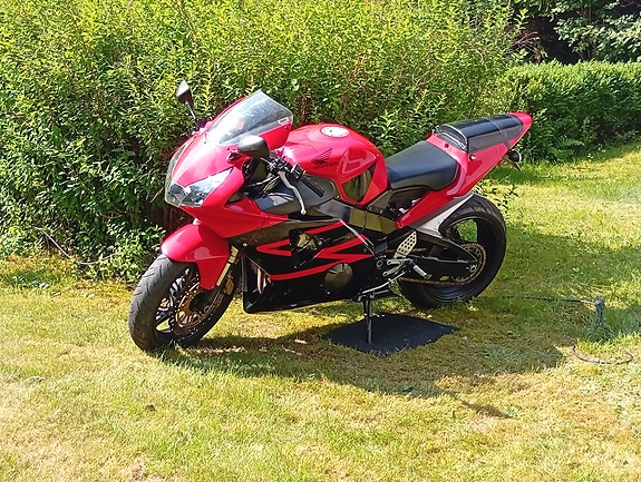 Honda CBR900RR 8 of 10