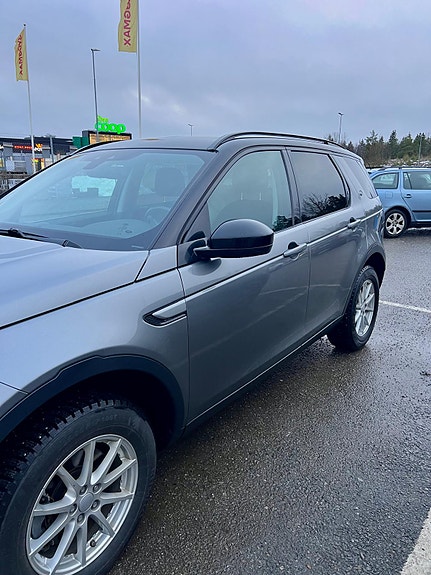 Land Rover Discovery Sport 2 of 4