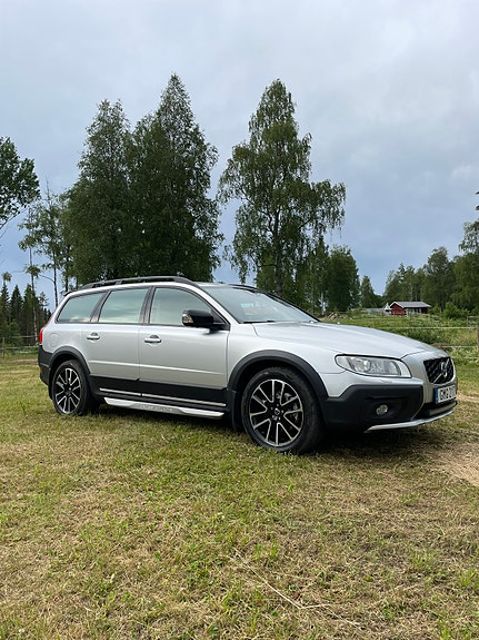 Volvo XC70 2 of 5