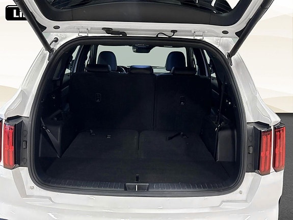 Kia Sorento 12 of 20
