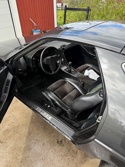 Porsche 928 4 of 5