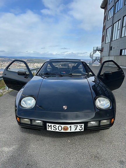 Porsche 928 3 of 5