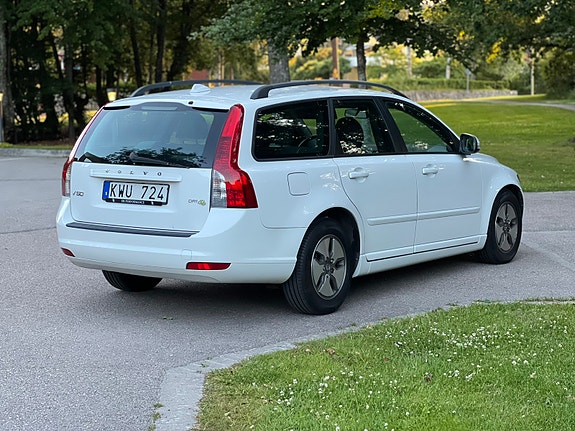Volvo V50 3 of 4