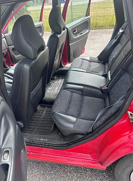 Volvo V70 8 of 12