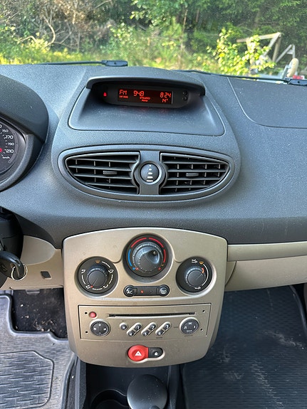 Renault Clio 7 of 9