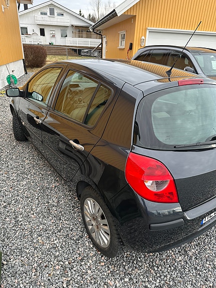 Renault Clio 2 of 5
