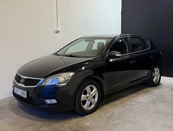 Kia Ceed 2 of 9