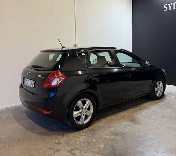 Kia Ceed 5 of 9