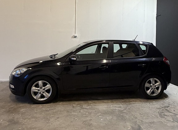 Kia Ceed 3 of 9