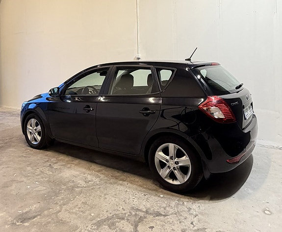 Kia Ceed 4 of 9
