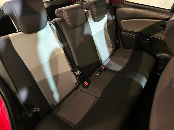 Toyota Yaris 10 of 16
