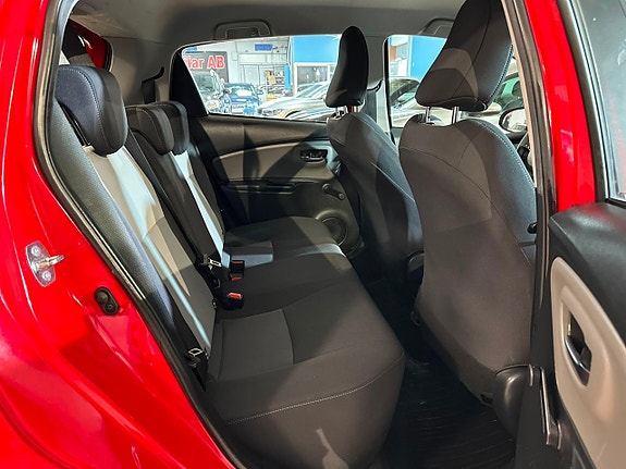 Toyota Yaris 9 of 16