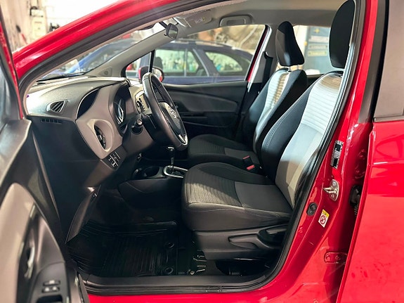 Toyota Yaris 5 of 16