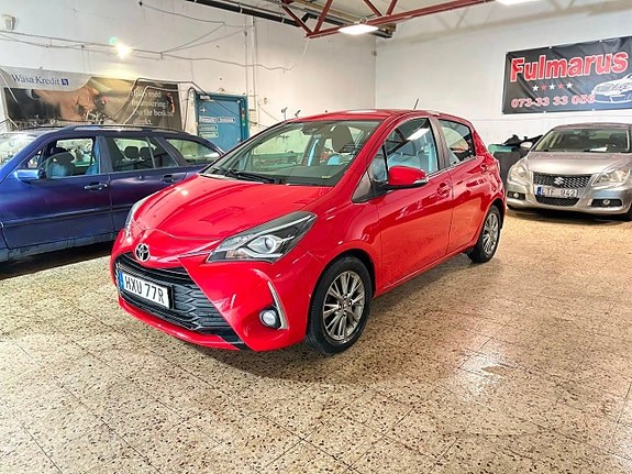 Toyota Yaris 3 of 16