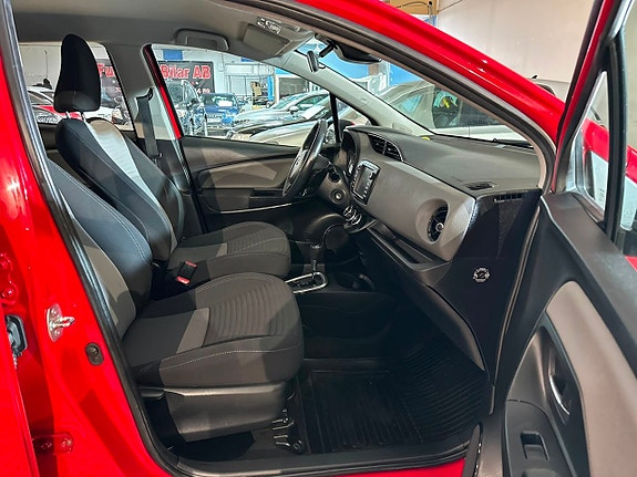 Toyota Yaris 11 of 16