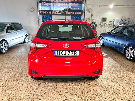 Toyota Yaris 16 of 16