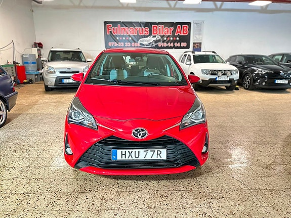 Toyota Yaris 2 of 16