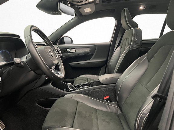 Volvo XC40 11 of 30