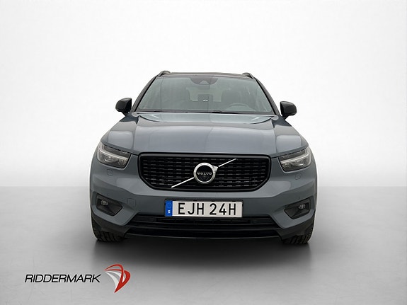 Volvo XC40 2 of 30