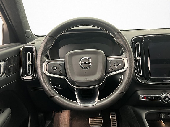 Volvo XC40 12 of 30