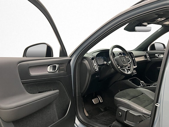Volvo XC40 10 of 30