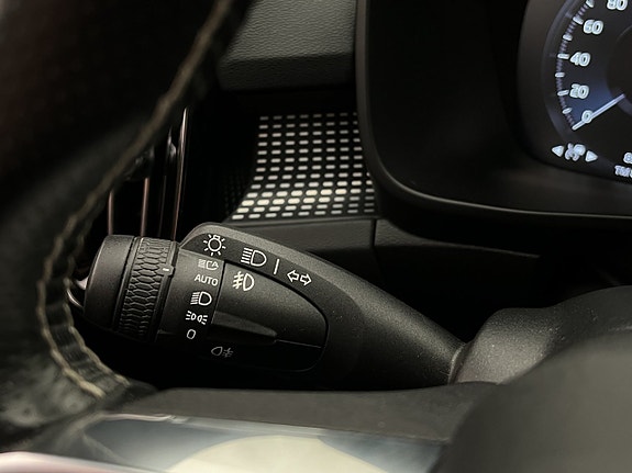 Volvo XC40 14 of 30