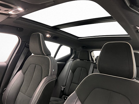 Volvo XC40 13 of 30