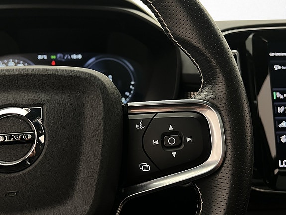 Volvo XC40 17 of 30