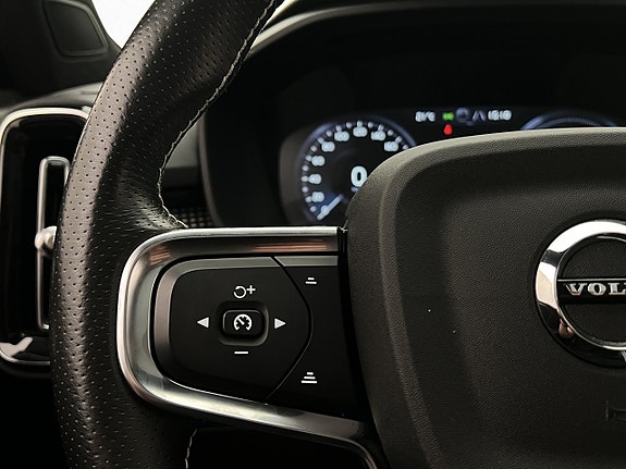 Volvo XC40 15 of 30
